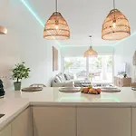 Stylish Modern 베날마데나코스타