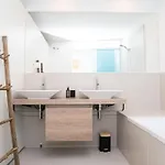 Stylish Modern 베날마데나코스타